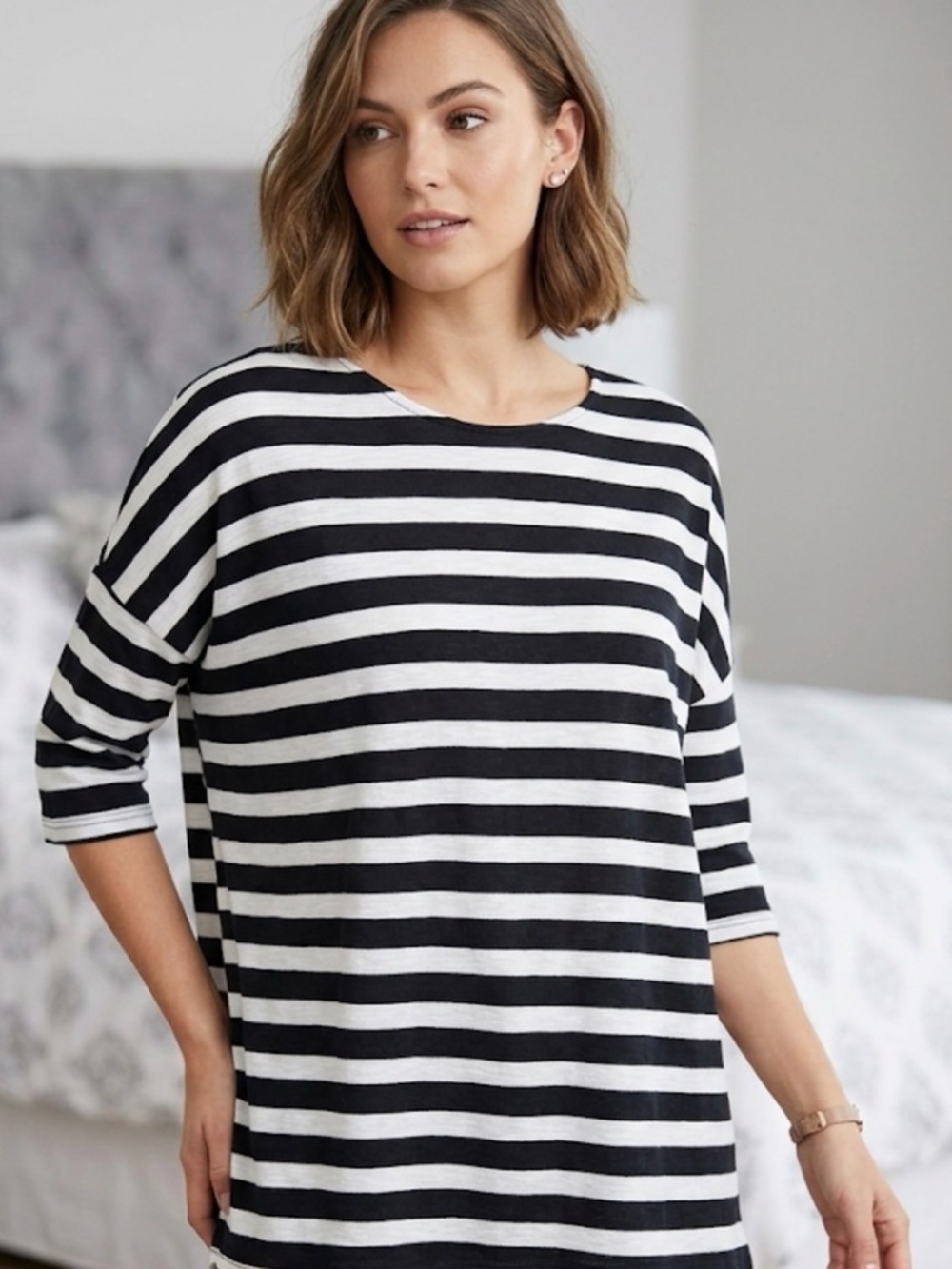 UK2LA Navy Bkue White Horizonal Pattern Design Striped Top Woman Small Boxy